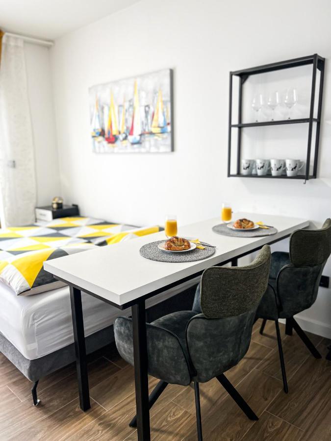 San-Studio Apartment Dugi Rat Exteriér fotografie